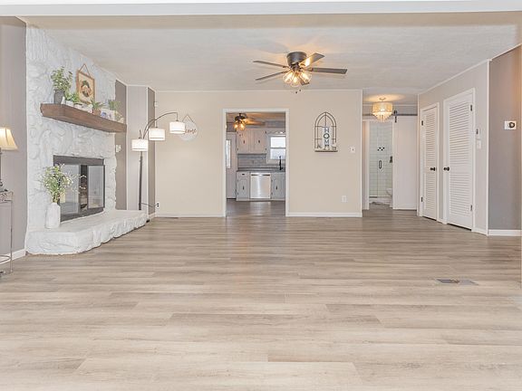 5th image of 103 S Smith St