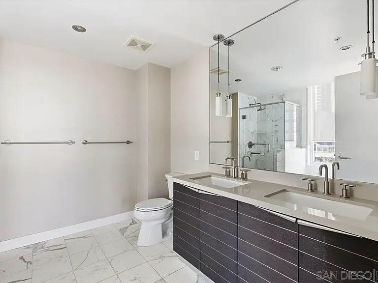 1325 Pacific Hwy #805 — Photo 31