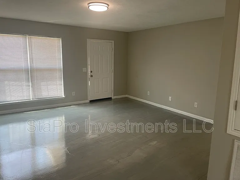 125 Village Pl — Photo 6