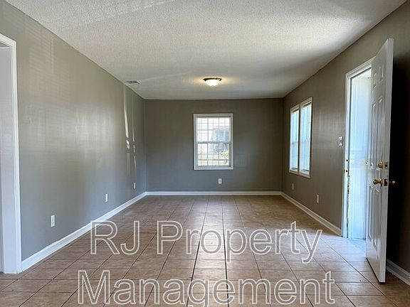 5th image of 3397 Farmville Ave