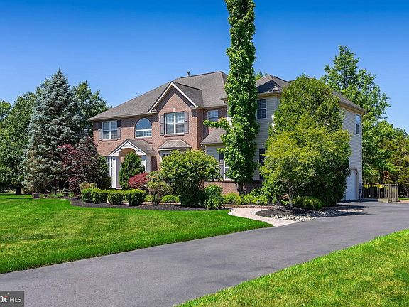 5th image of 208 Hickory Ln