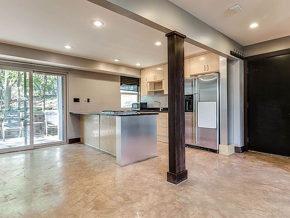 2nd image of 1837 S Paschal Cir