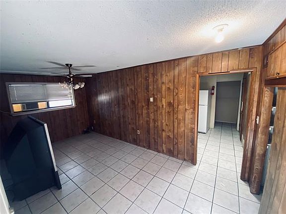 3rd image of 458.5 College Dr #D