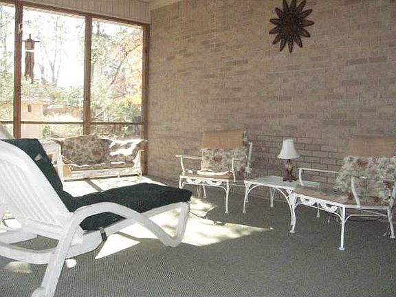 5th image of 360 Persimmon Dr