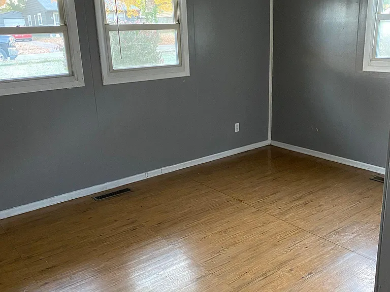356 Mockingbird Ln — Photo 4