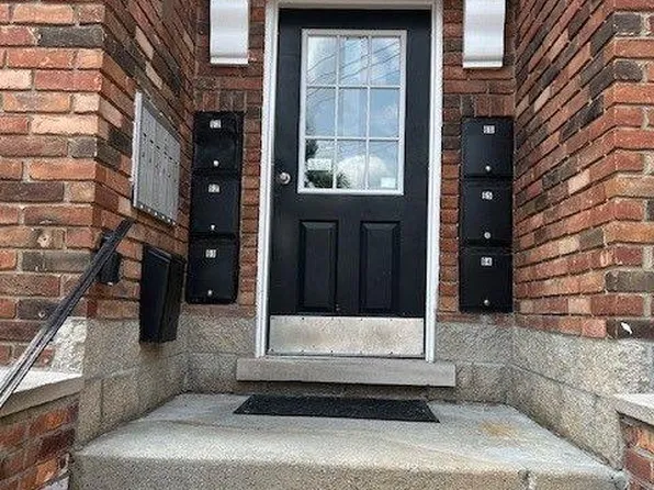 31831 Grand River Ave Unit 61, Farmington, MI 48336