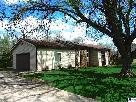 3rd image of 609 Foxfire Rd