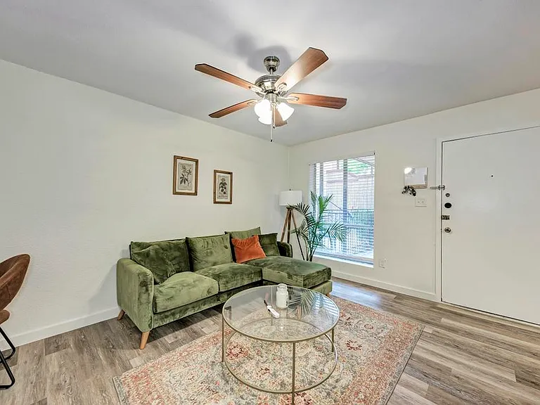 2207 Leon St #103 — Photo 7