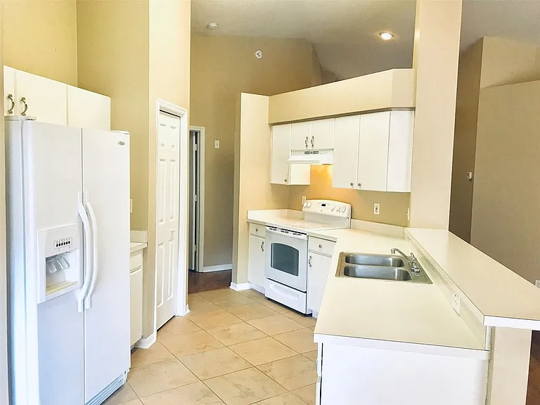 4617 Newbourne Way — Photo 9