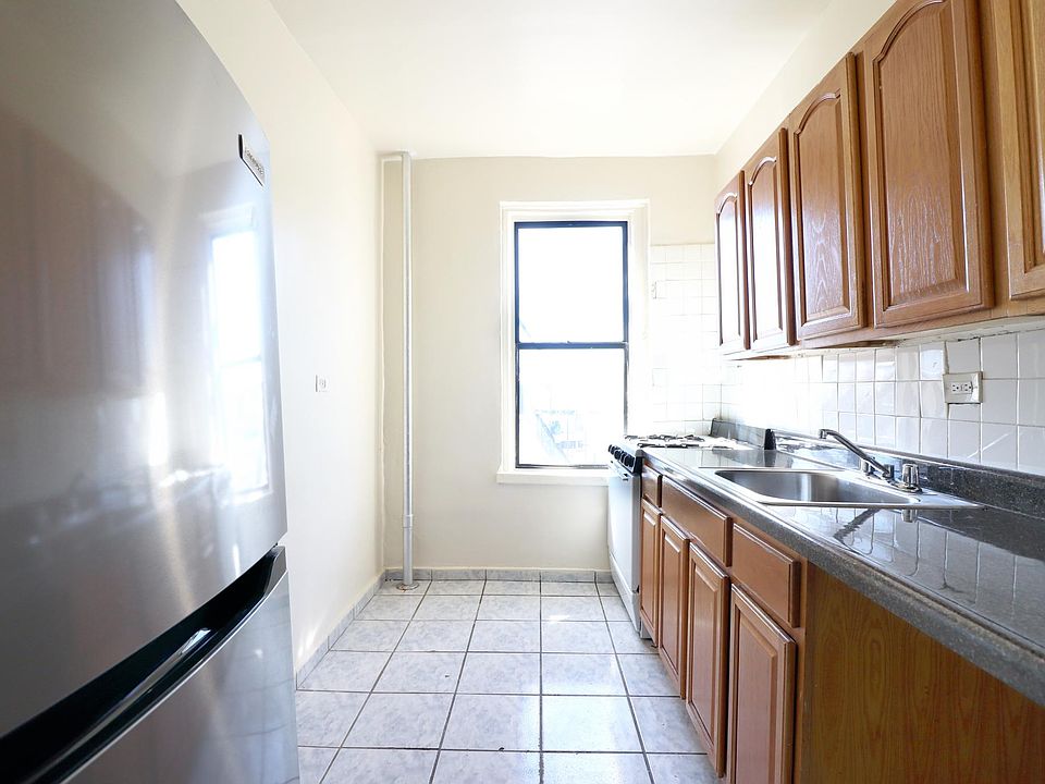 2nd image of 1823 White Plains Rd APT 4D