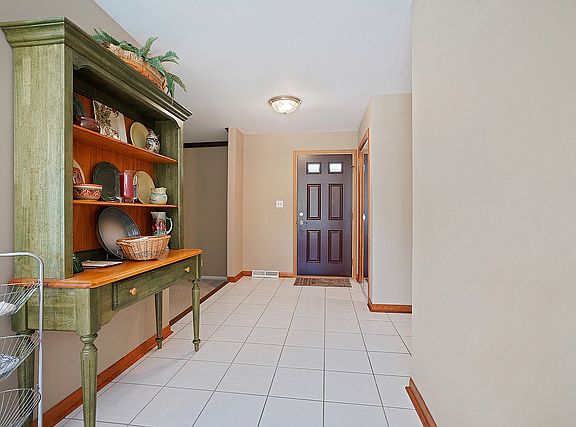 3rd image of 743 Tanglewood Ln