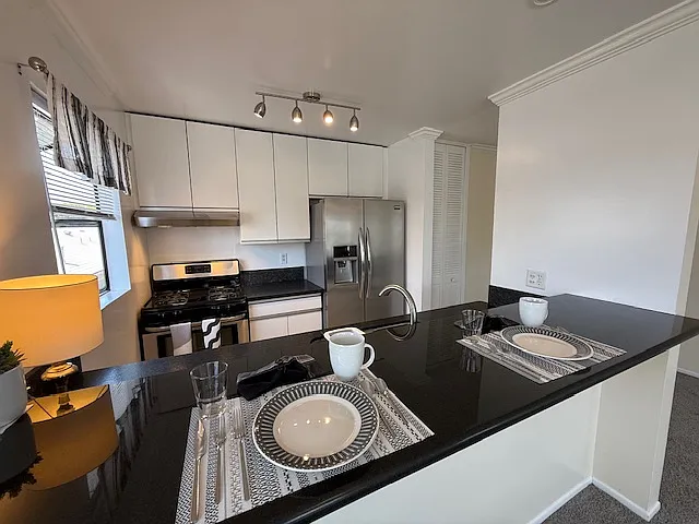 2112 Ocean Park Blvd #6 — Photo 8
