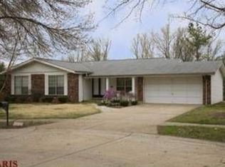 1249 Traverton Dr, Chesterfield, MO