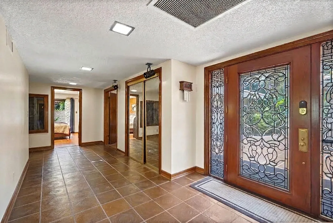 5 bed, 3400 sqft, $6,000 — Photo 2