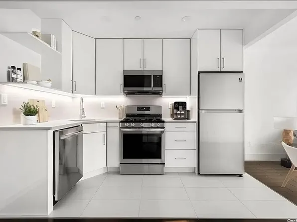 14-40 31st Ave #3R, Astoria, NY 11106