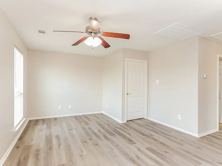 1032 Sunderland Ln — Photo 15