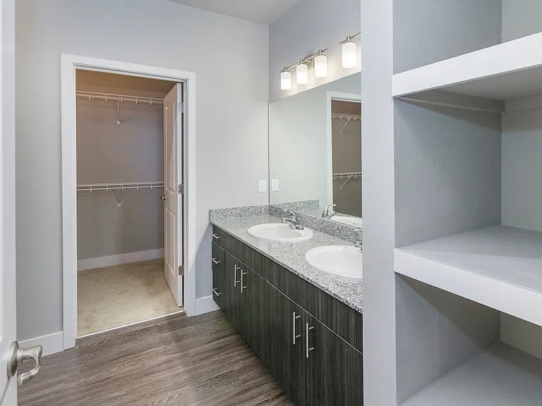 The Overlook at Interquest Apartments — Photo 76