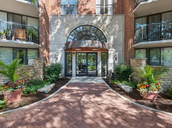 511 Aurora Ave Unit 615, Naperville, IL 60540