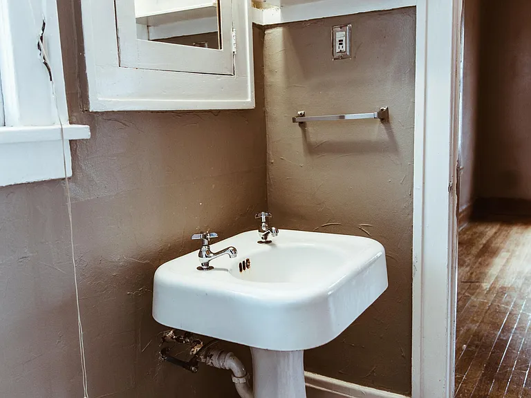 1318 N Robinson Ave — Photo 23