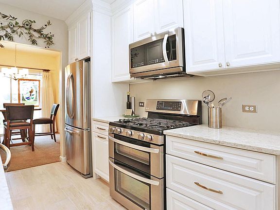 4th image of 589 W Parkside Dr
