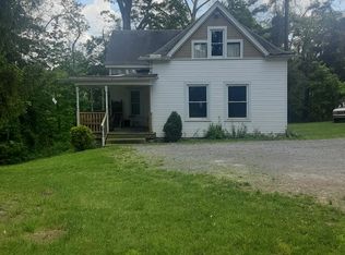 27 1/2 Oakwood Rd, Fairmont, WV 26554