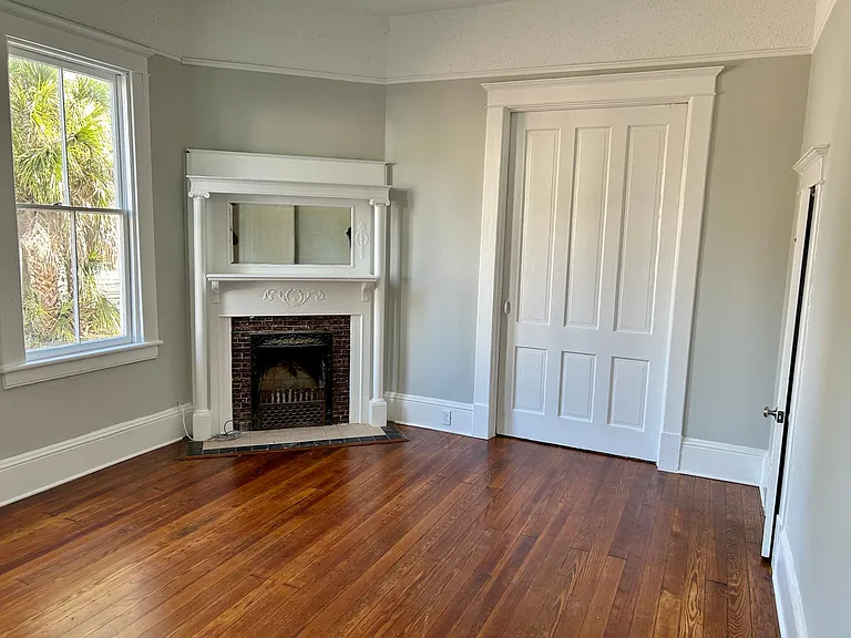 909 Abercorn St — Photo 5