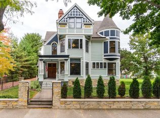 221 10th St S, La Crosse, WI 54601