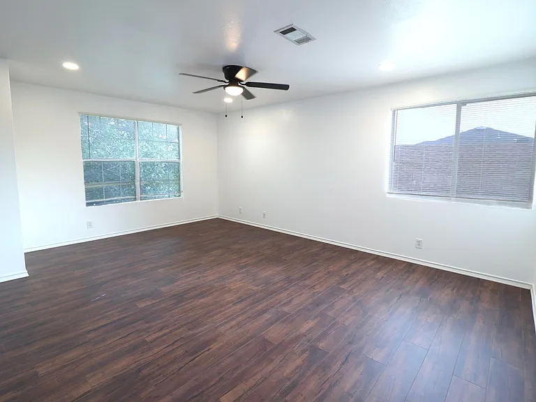 1208 Creek Knl — Photo 8