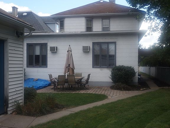 3rd image of 813 N Bromley Ave