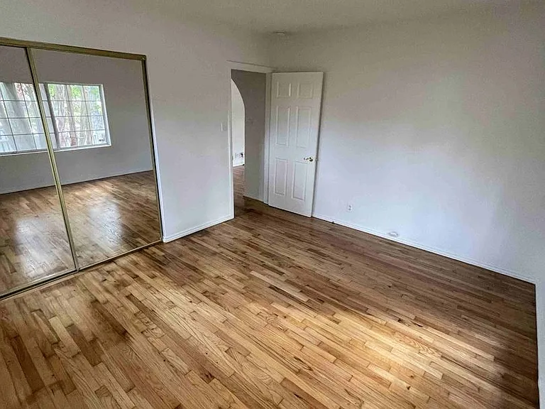 2946 S Beverly Dr — Photo 16
