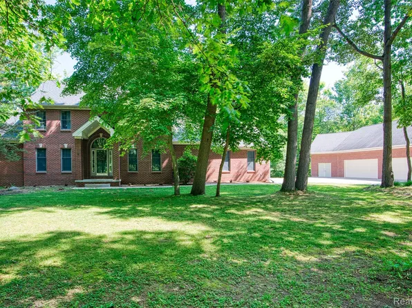 2280 Bullard Rd, Hartland, MI 48353