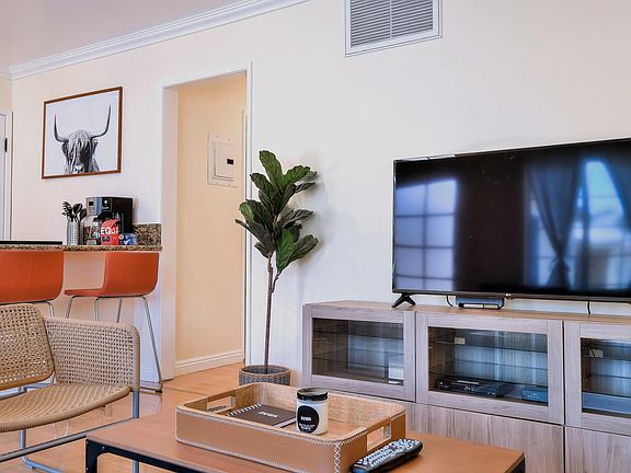 5th image of 1028 12th St #5