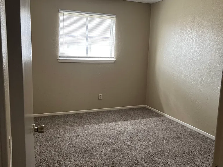 Ricks Apartments — Photo 15