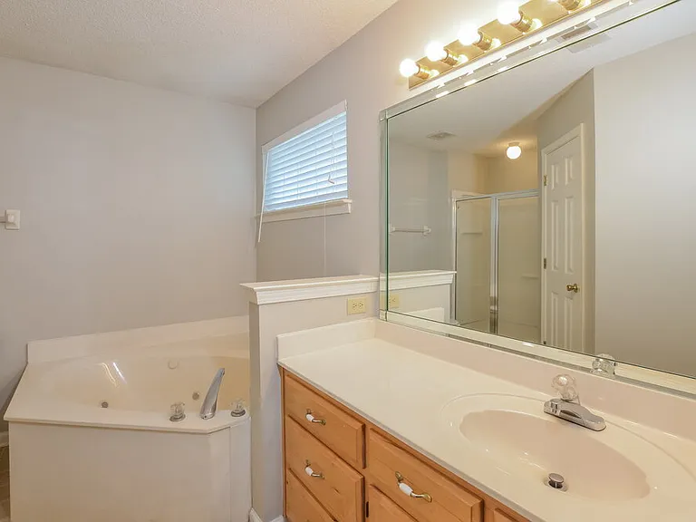 8408 Cross Point Dr — Photo 10