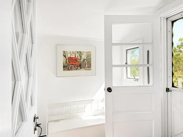 32 Sag Harbor Tpke — Photo 14