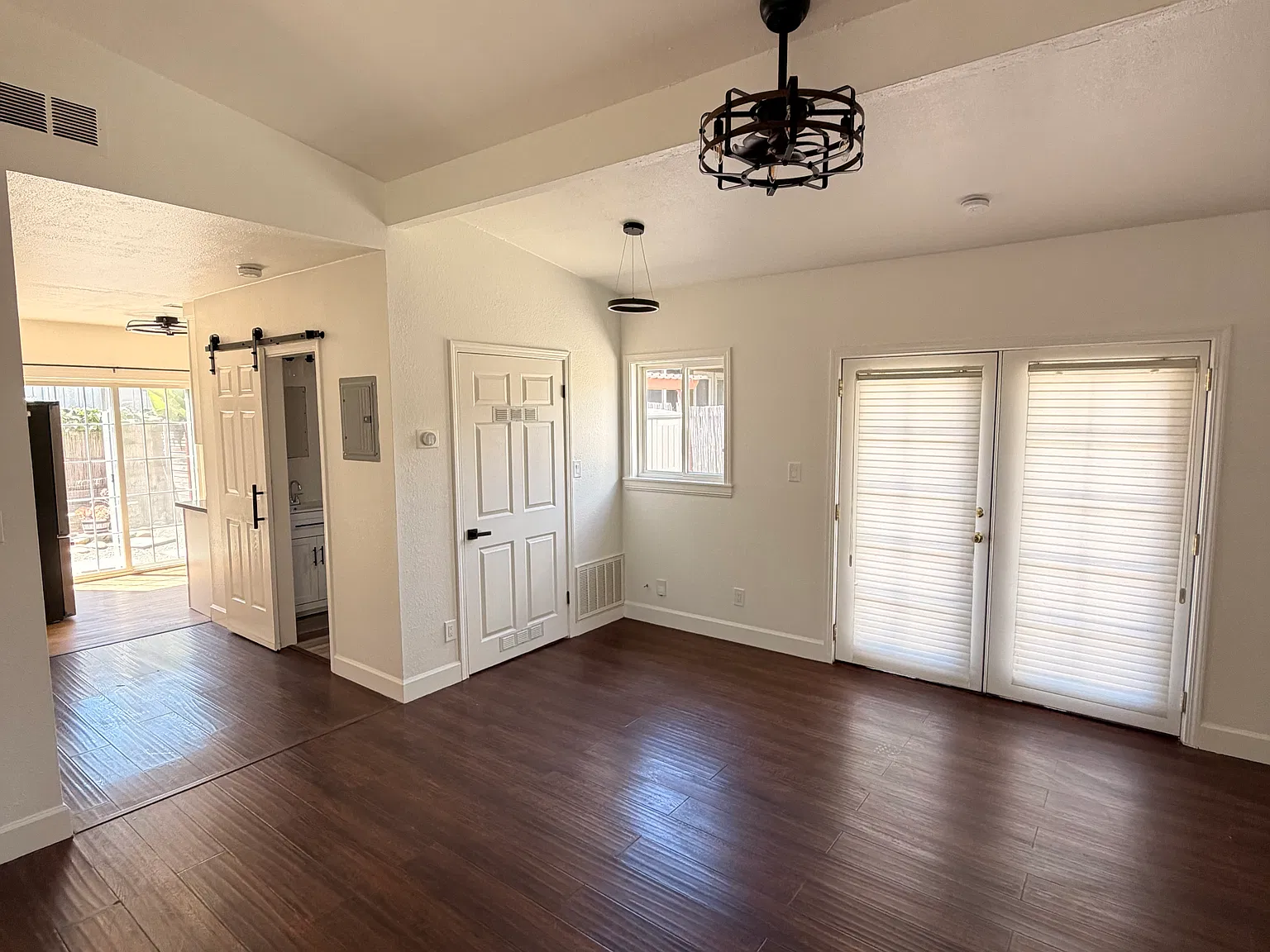 2 bed, 800 sqft, $2,400 — Photo 4