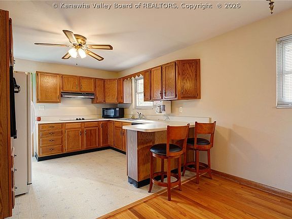 5th image of 221 Morris Ave