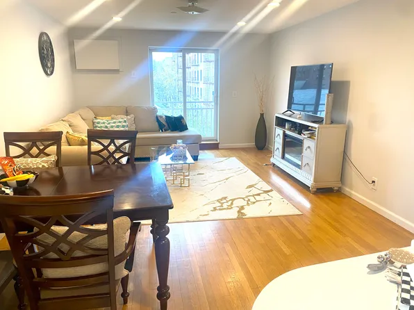 1811 Avenue P 4B image 1 of 10