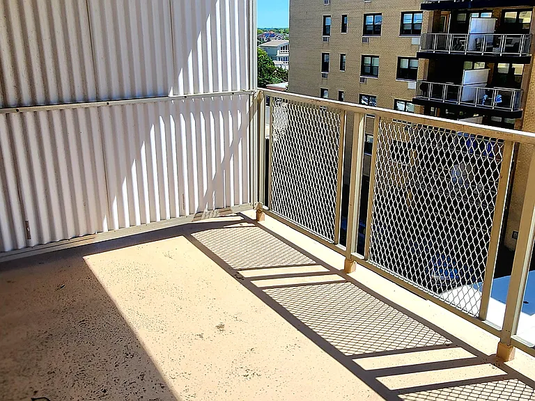 Terrace. Can use electric grill.