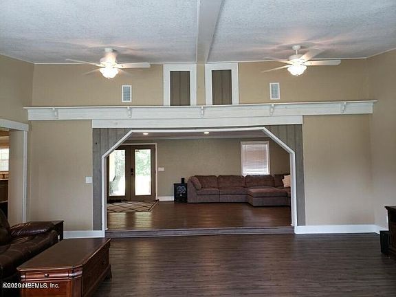 3rd image of 1350 NE 6th Blvd