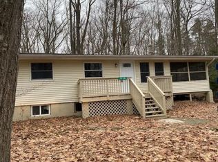1114 Crescent Cir, Tobyhanna, PA 18466