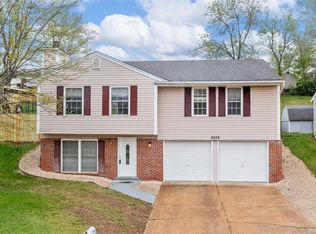 2504 Braintree Dr, High Ridge, MO 63049