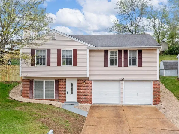 2504 Braintree Dr, High Ridge, MO 63049