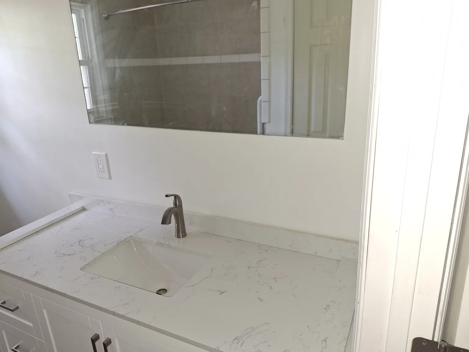 3 bed, 1200 sqft, $1,550 — Photo 2