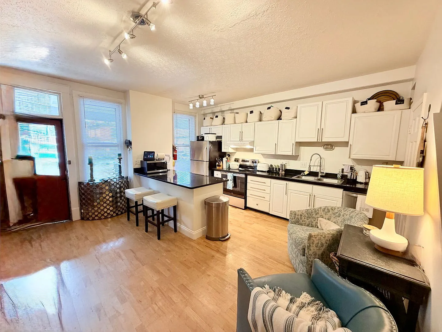 2 bedroom brick townhouse — Photo 2