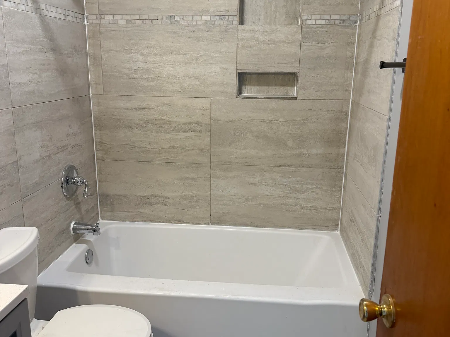 2 bed, $1,100 — Photo 3