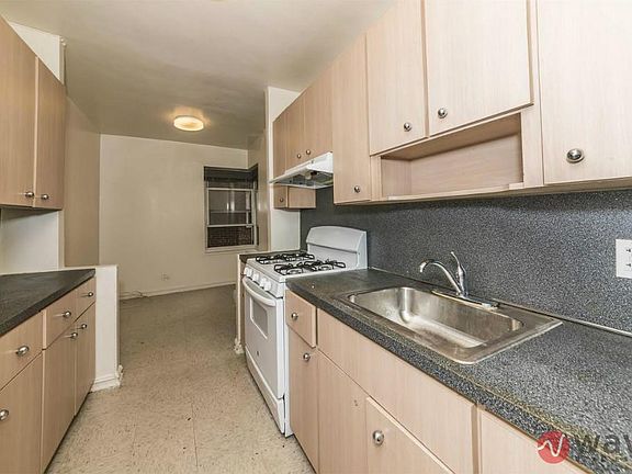 3rd image of 6864 Yellowstone Blvd #12A