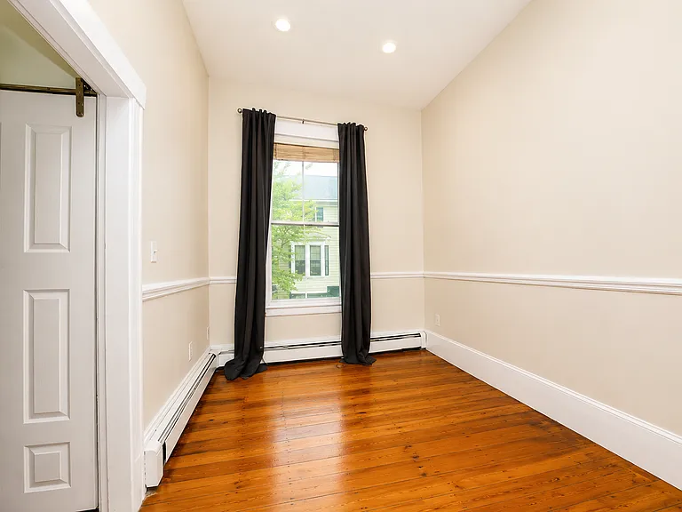 73 Main St #7 — Photo 3