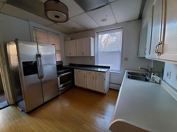 4th image of 640 W Oakdale Ave