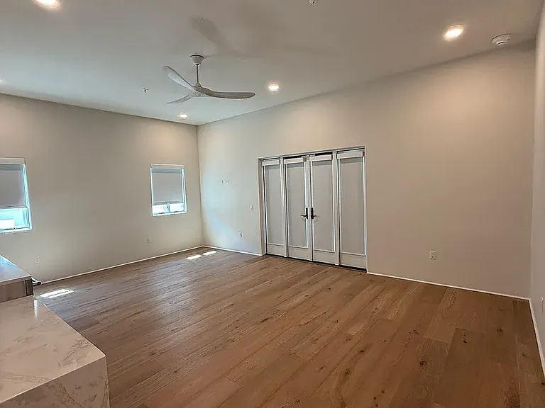 301 W Comstock Ave #4 — Photo 33